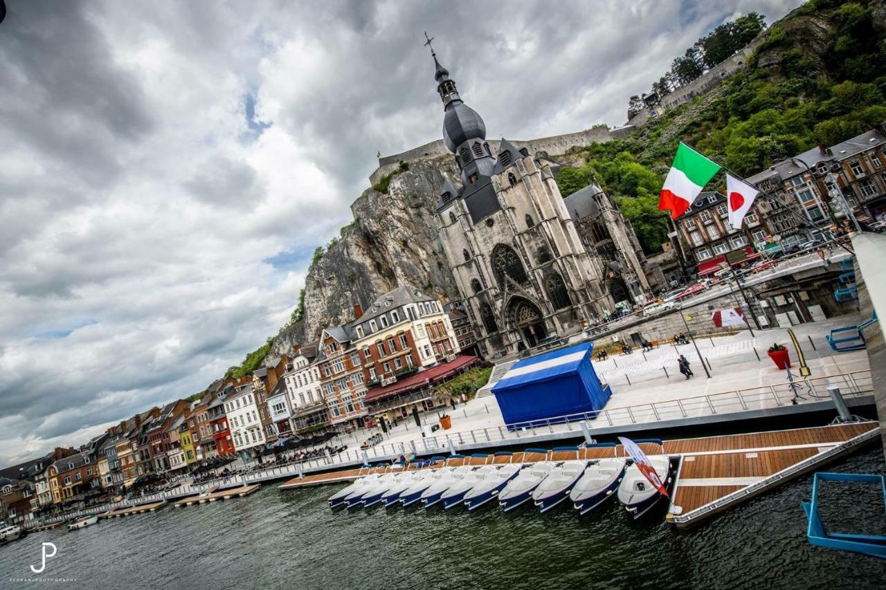 Hotel Les Voisins De Mr Sax Dinant Esterno foto